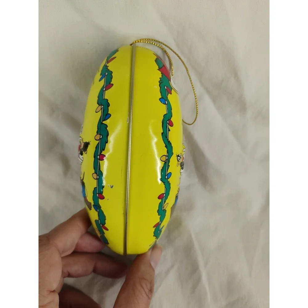 Vintage Russell Stover Looney Tunes Bugs Bunny Donald Duck Egg Tin Ornament 1997